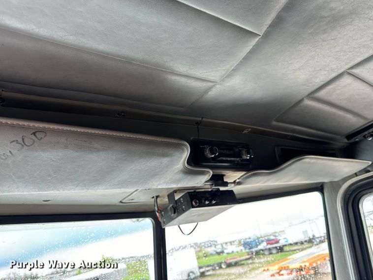 image for item EH6643 1989 Peterbilt 357 dump truck