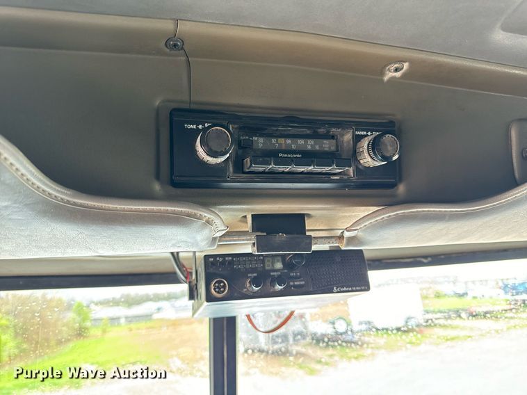 image for item EH6643 1989 Peterbilt 357 dump truck