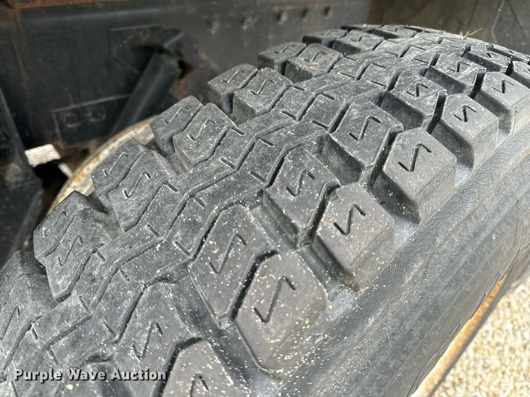 image for item EH6643 1989 Peterbilt 357 dump truck