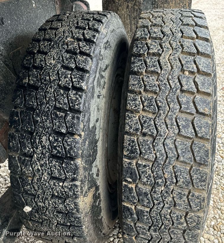 image for item EH6643 1989 Peterbilt 357 dump truck