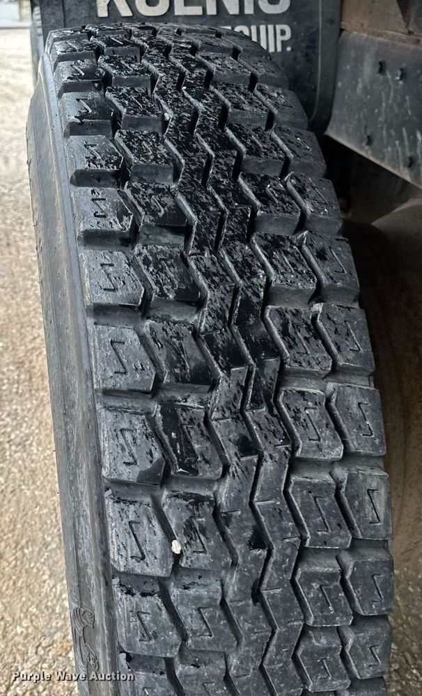 image for item EH6643 1989 Peterbilt 357 dump truck