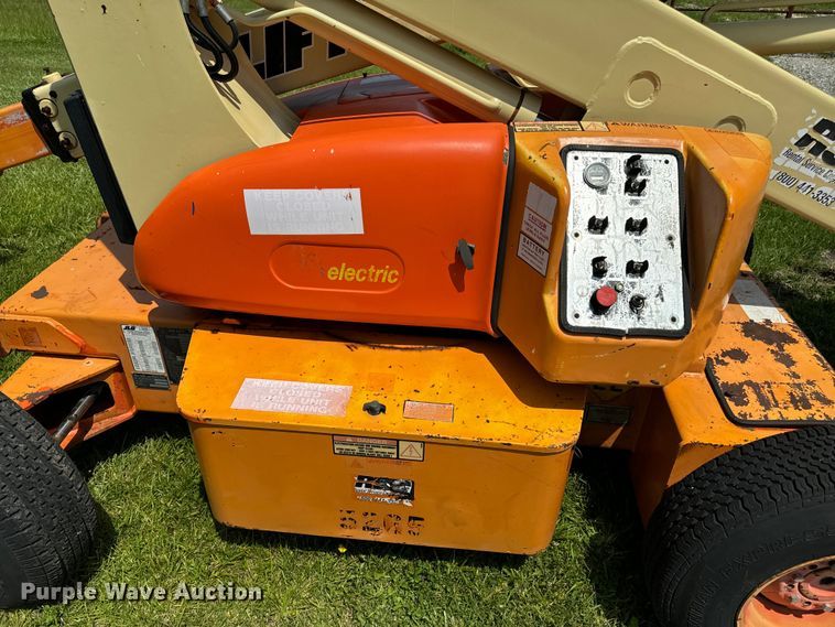 image for item EH6815 1995 JLG 35 Electric  boom lift