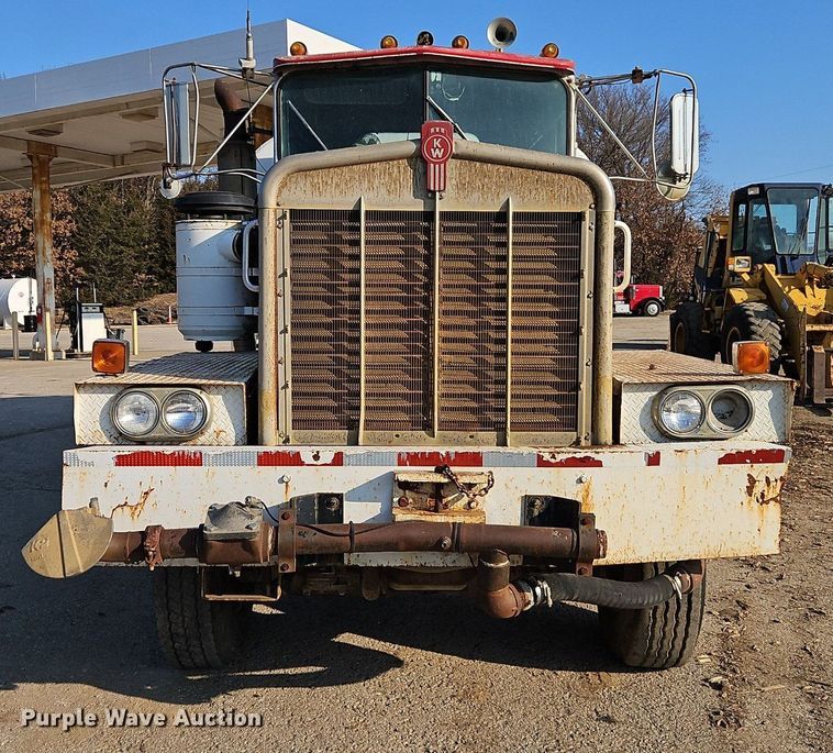 image for item EI3564 1974 Kenworth tank truck