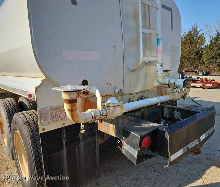 image for item EI3564 1974 Kenworth tank truck