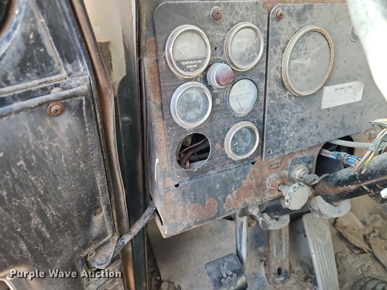 image for item EI3564 1974 Kenworth tank truck