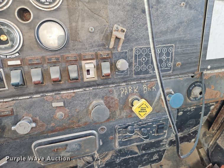 image for item EI3564 1974 Kenworth tank truck