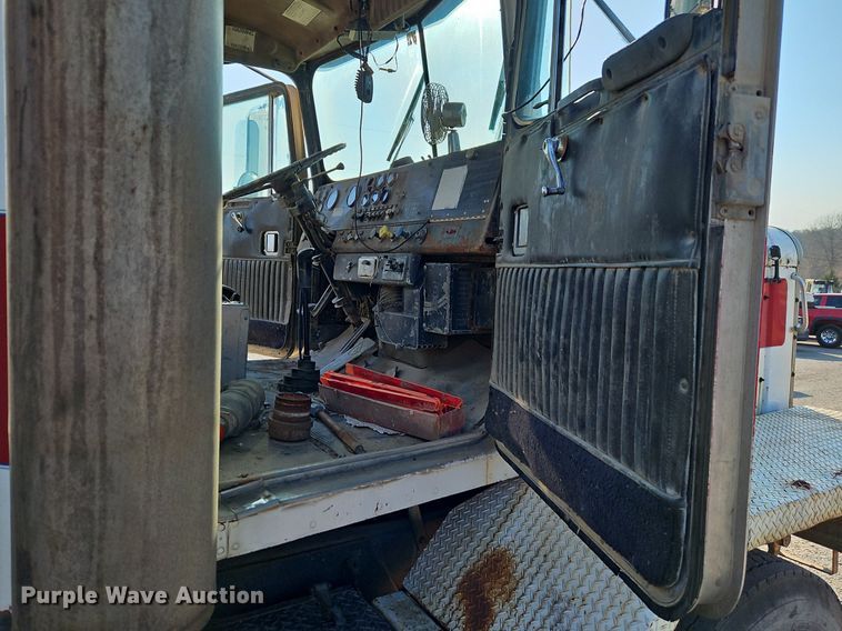 image for item EI3564 1974 Kenworth tank truck