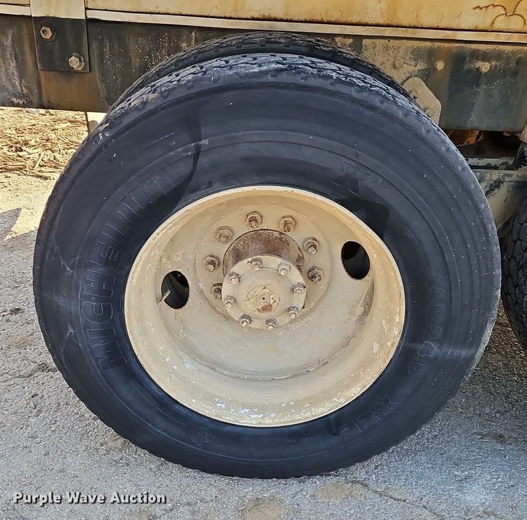 image for item EI3564 1974 Kenworth tank truck