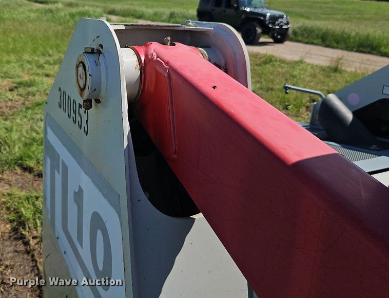 image for item EI3858 2013 Takeuchi  TL10 tracked skid steer loader