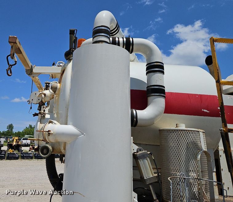 image for item EI3883 2012 Freightliner  Business Class M2 vacuum truck