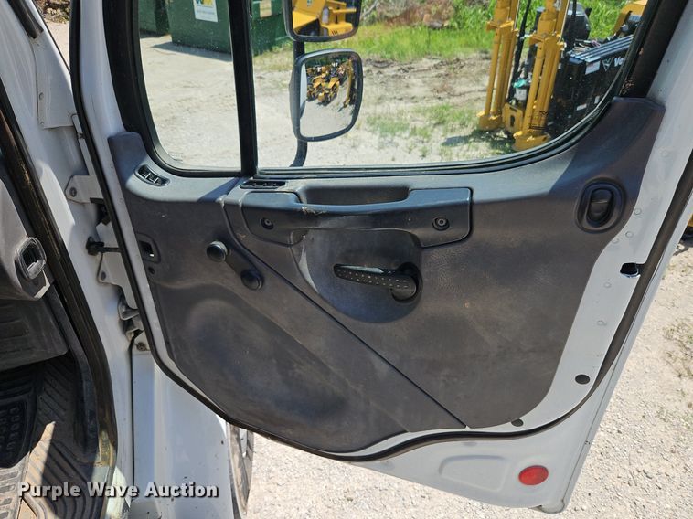 image for item EI3883 2012 Freightliner  Business Class M2 vacuum truck