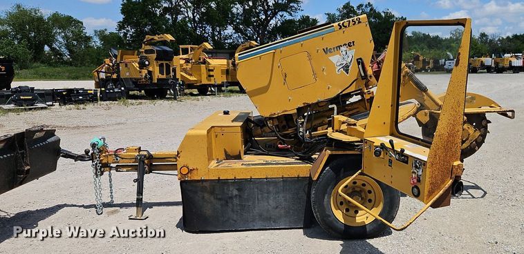 image for item EI3885 1999 Vermeer  SC752 stump grinder