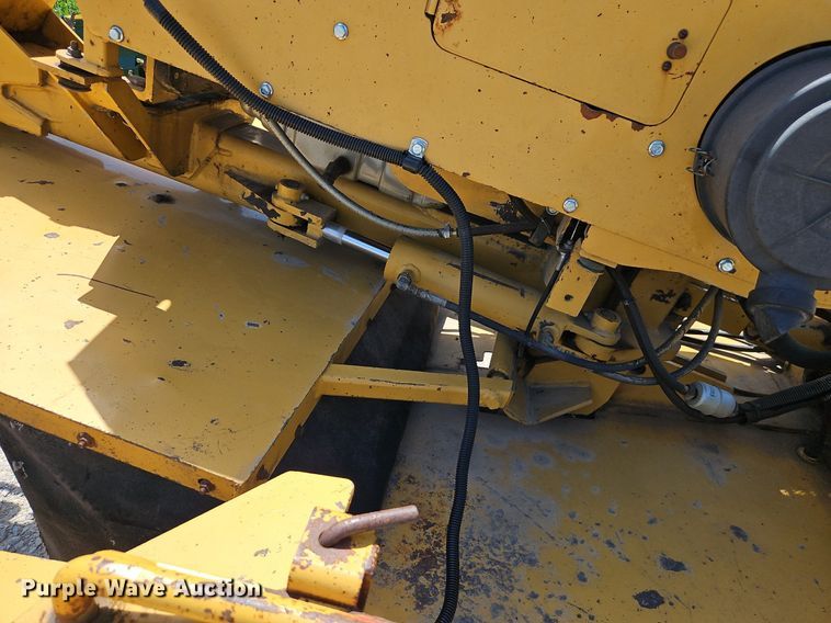 image for item EI3885 1999 Vermeer  SC752 stump grinder