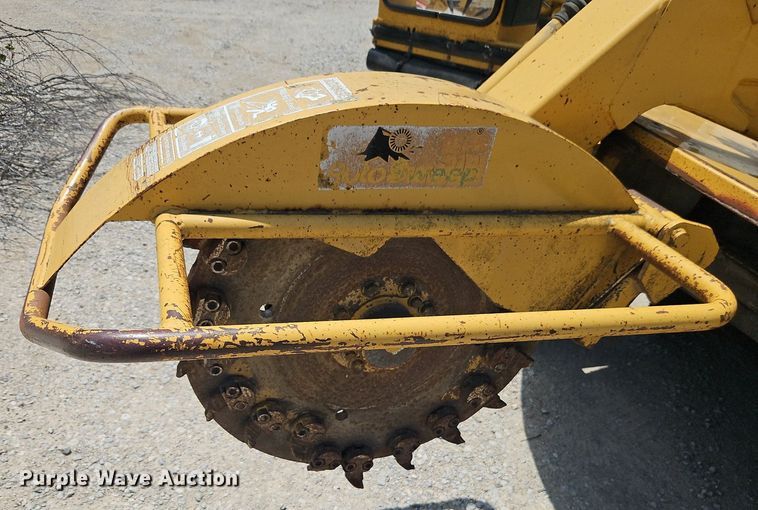 image for item EI3885 1999 Vermeer  SC752 stump grinder