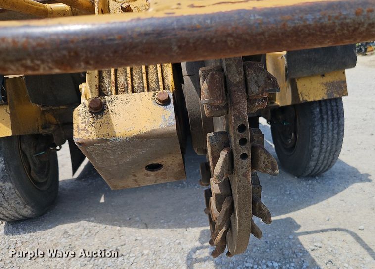 image for item EI3885 1999 Vermeer  SC752 stump grinder