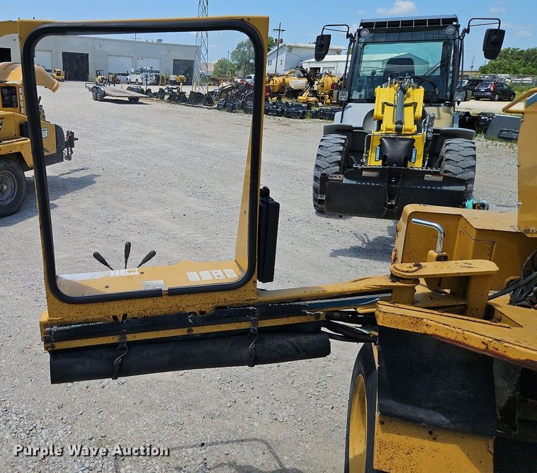 image for item EI3885 1999 Vermeer  SC752 stump grinder