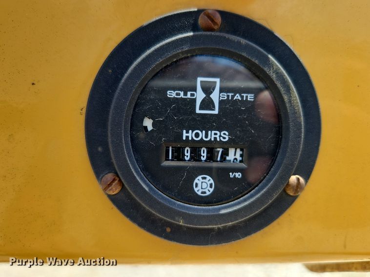 image for item EI3885 1999 Vermeer  SC752 stump grinder