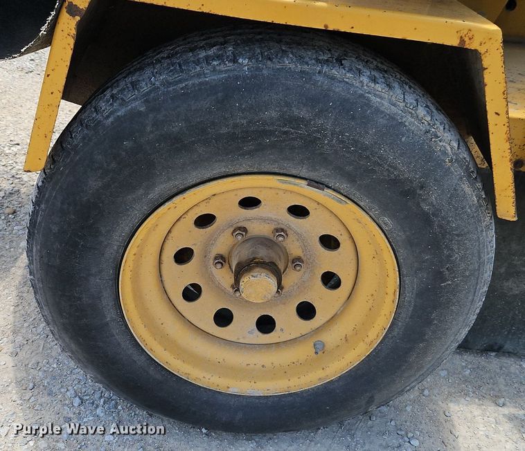 image for item EI3885 1999 Vermeer  SC752 stump grinder