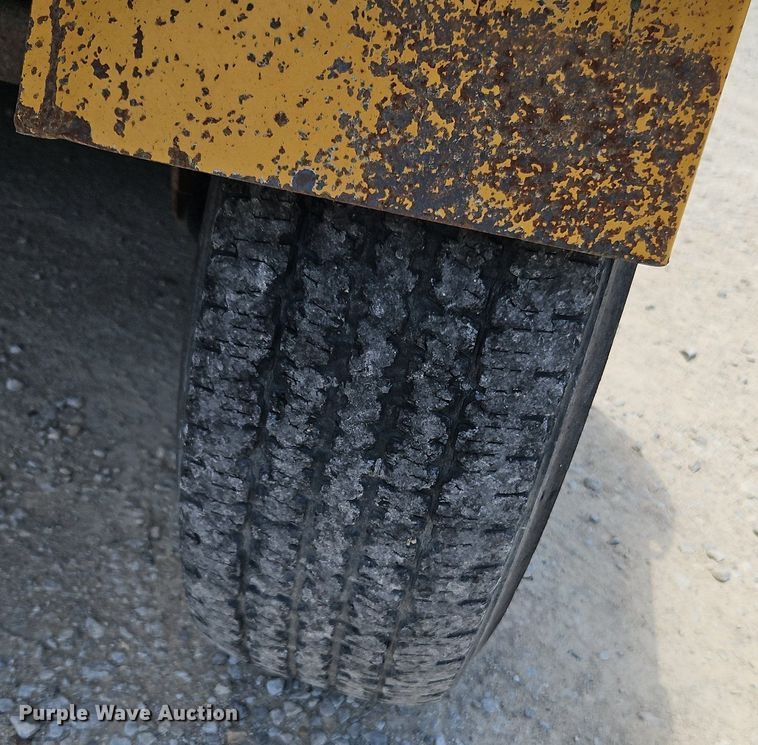 image for item EI3885 1999 Vermeer  SC752 stump grinder