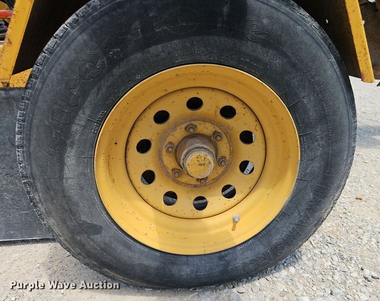 image for item EI3885 1999 Vermeer  SC752 stump grinder