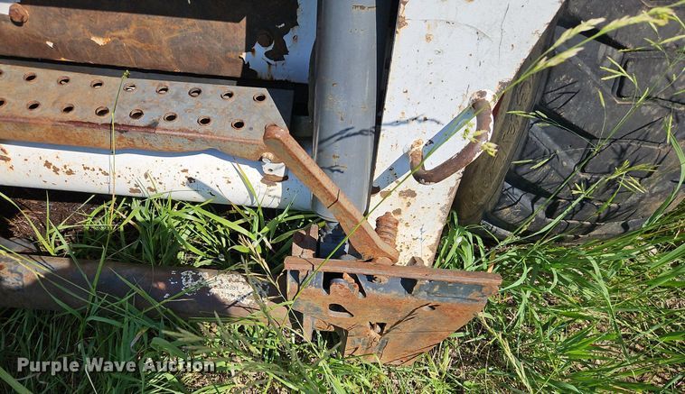 image for item EI3895 2003 Bobcat S250 skid steer loader