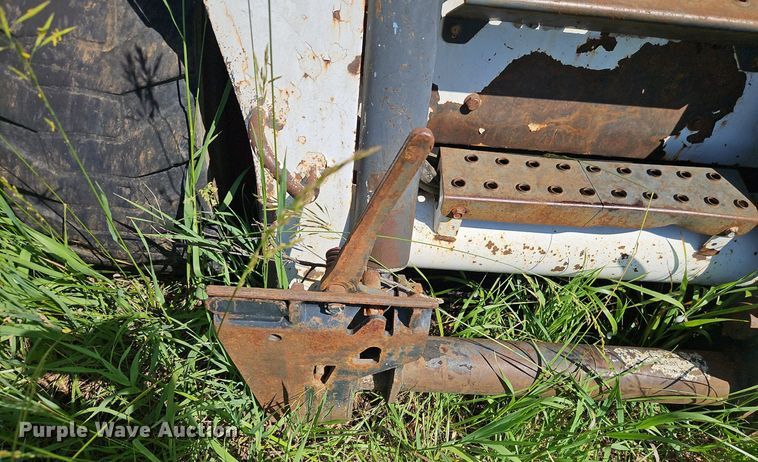 image for item EI3895 2003 Bobcat S250 skid steer loader