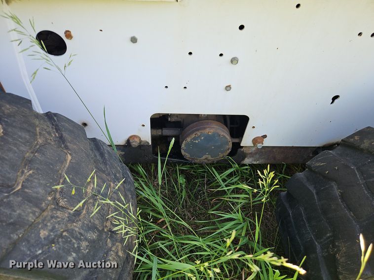 image for item EI3895 2003 Bobcat S250 skid steer loader