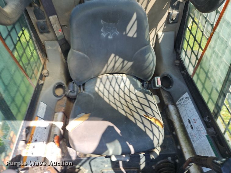 image for item EI3895 2003 Bobcat S250 skid steer loader