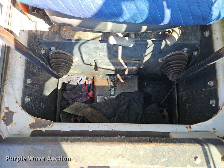 image for item EI3895 2003 Bobcat S250 skid steer loader