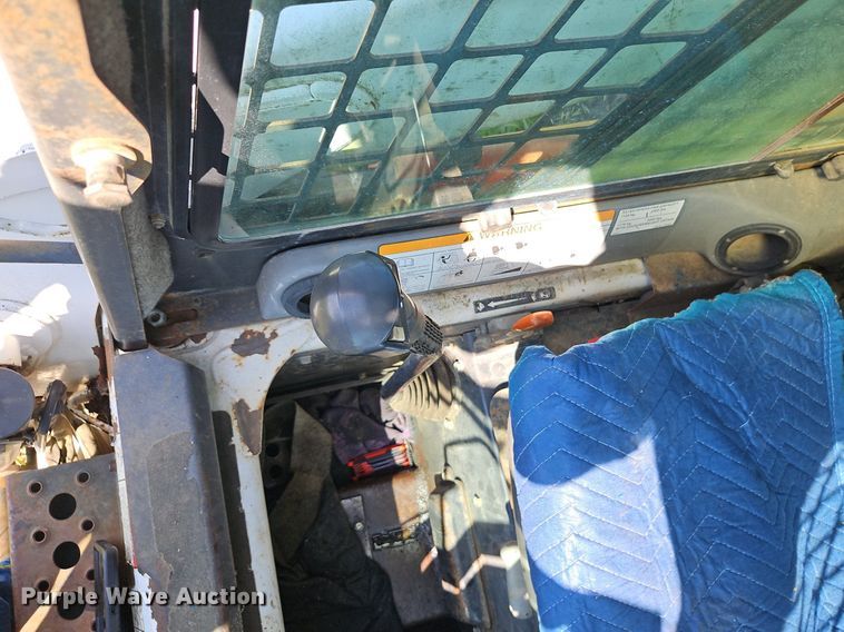 image for item EI3895 2003 Bobcat S250 skid steer loader