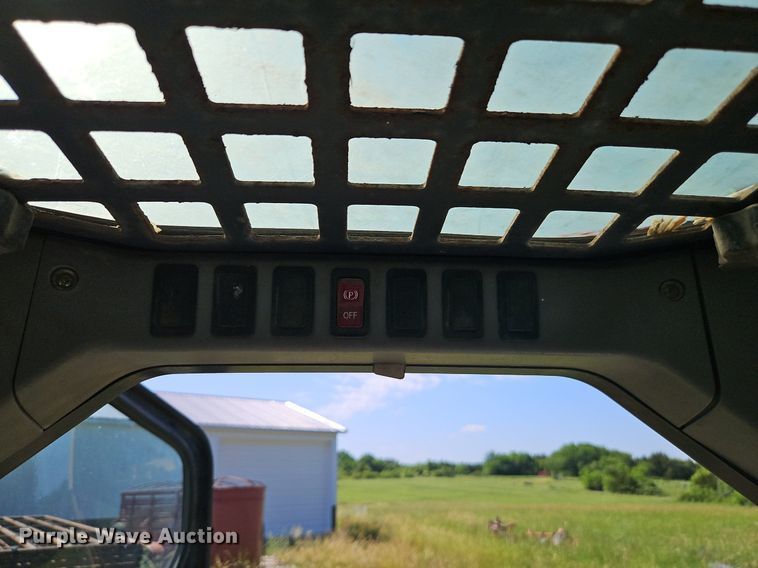 image for item EI3895 2003 Bobcat S250 skid steer loader