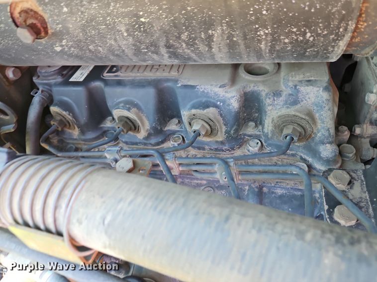 image for item EI3895 2003 Bobcat S250 skid steer loader