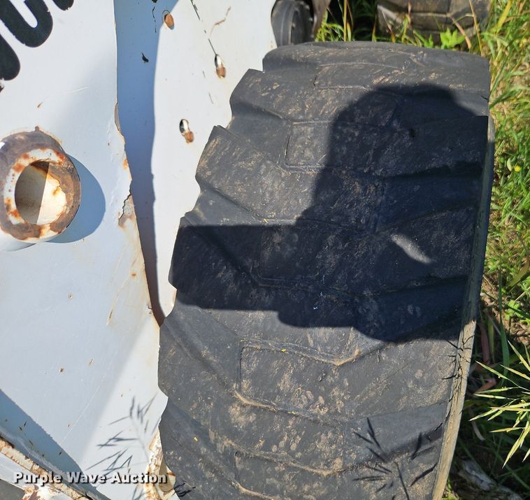 image for item EI3895 2003 Bobcat S250 skid steer loader