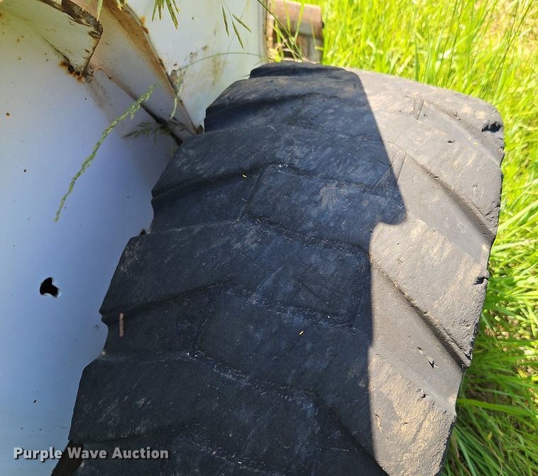 image for item EI3895 2003 Bobcat S250 skid steer loader