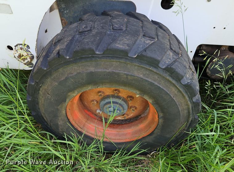 image for item EI3895 2003 Bobcat S250 skid steer loader