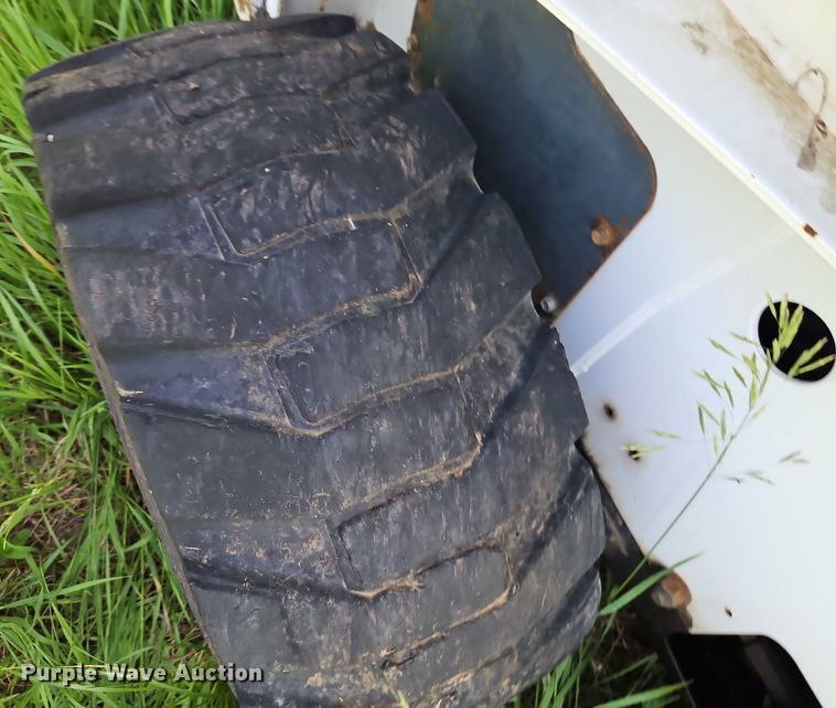 image for item EI3895 2003 Bobcat S250 skid steer loader