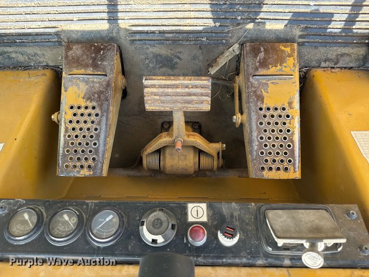 image for item EJ2814 1995 Caterpillar  963 B track loader