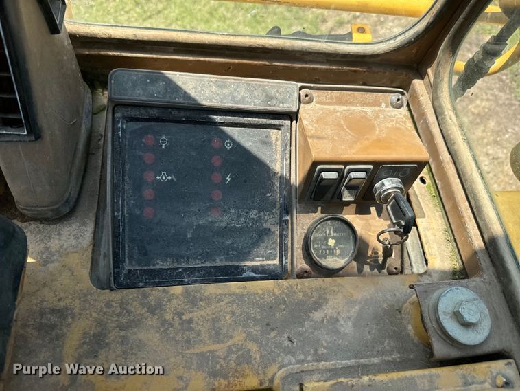 image for item EJ2814 1995 Caterpillar  963 B track loader