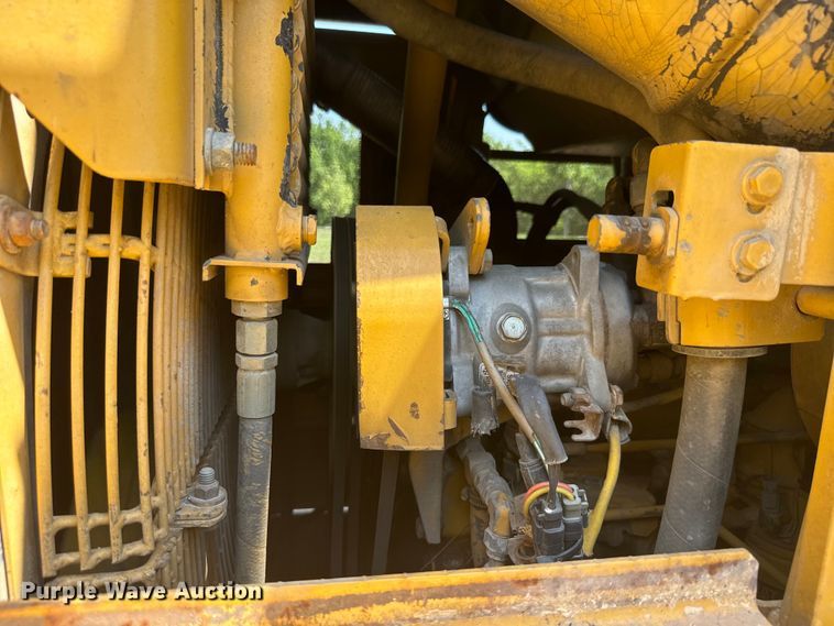 image for item EJ2814 1995 Caterpillar  963 B track loader