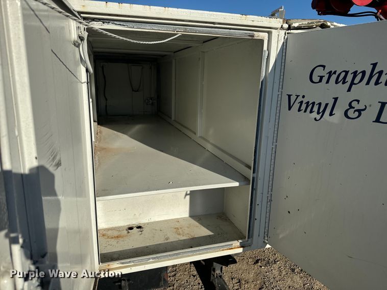 image for item EJ2831 2000 International  4900 crane truck