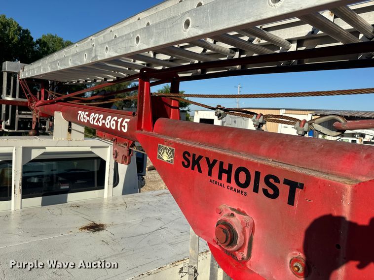 image for item EJ2831 2000 International  4900 crane truck