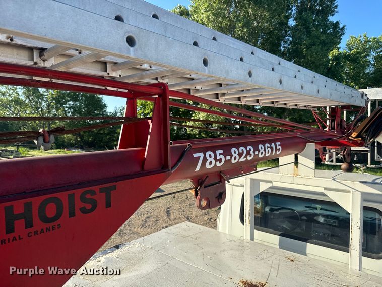 image for item EJ2831 2000 International  4900 crane truck