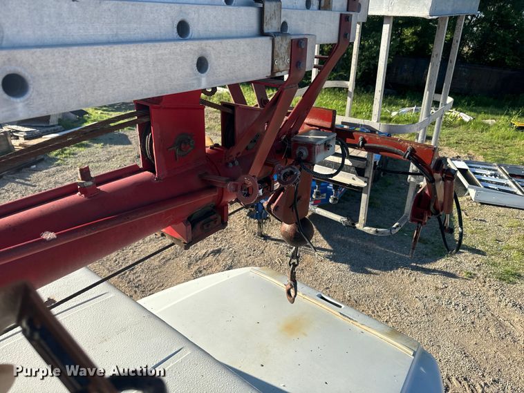 image for item EJ2831 2000 International  4900 crane truck