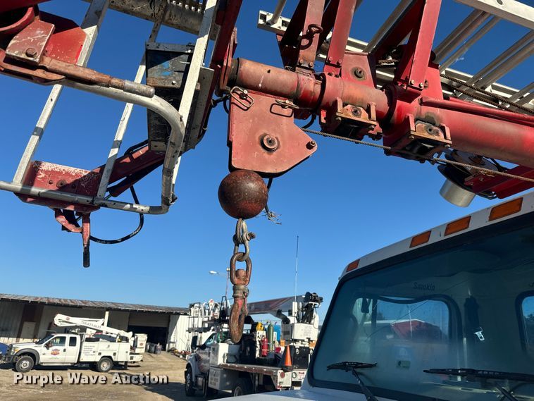 image for item EJ2831 2000 International  4900 crane truck