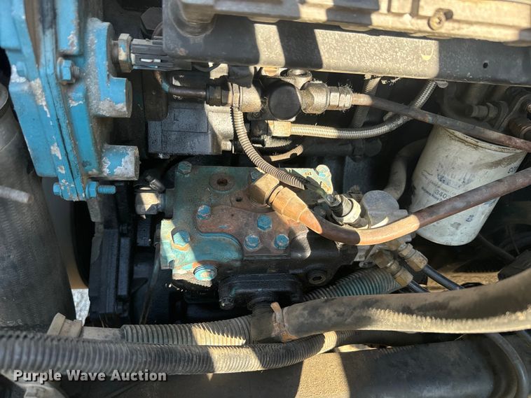 image for item EJ2831 2000 International  4900 crane truck