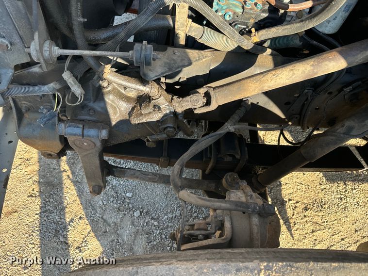 image for item EJ2831 2000 International  4900 crane truck