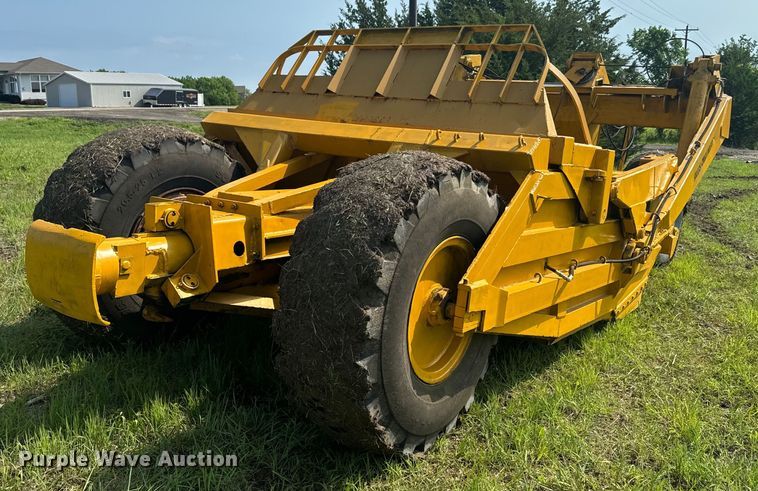image for item EJ2833 Allis Chalmers AC108 scraper