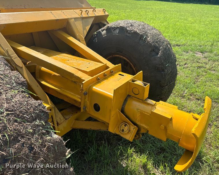 image for item EJ2833 Allis Chalmers AC108 scraper