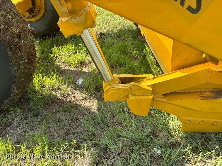 image for item EJ2833 Allis Chalmers AC108 scraper