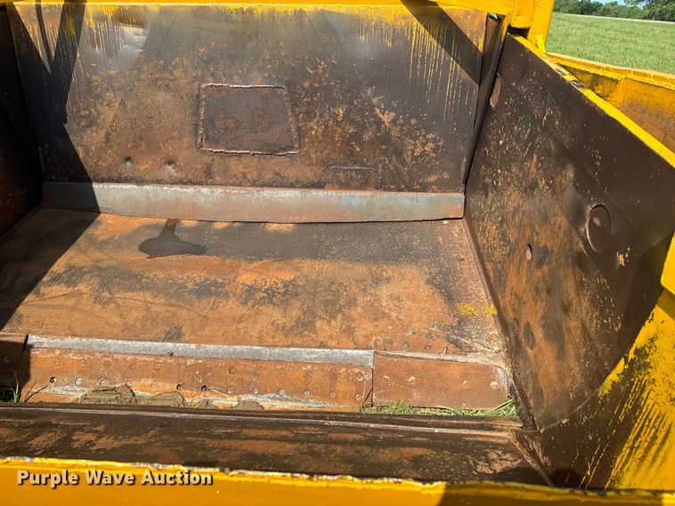 image for item EJ2833 Allis Chalmers AC108 scraper